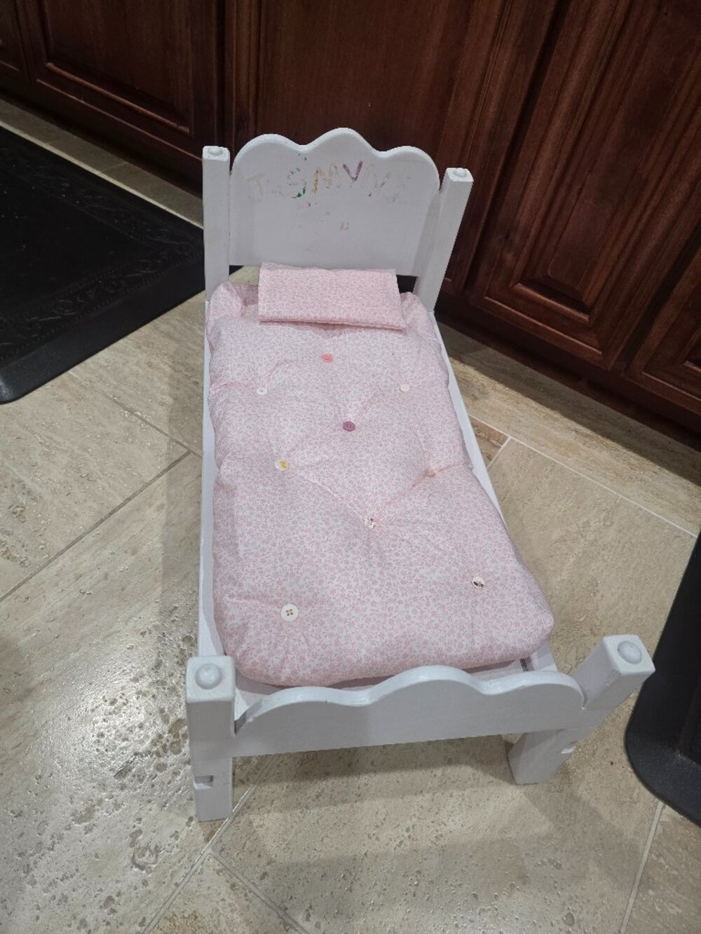 18" Doll white scalloped headboard and pink‎ patterned mattress